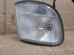 Clignotant avant droit