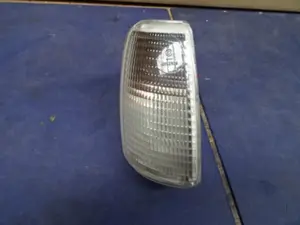 Clignotant avant droit