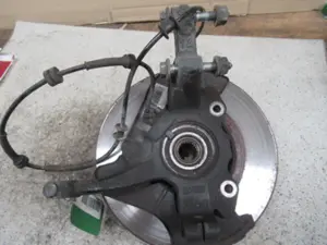 Achsschenkel vorne links