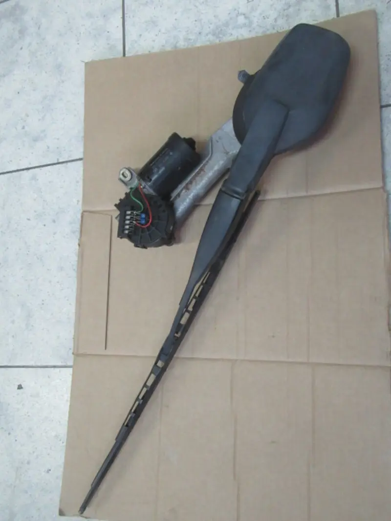 Moteur essuie-glace avant