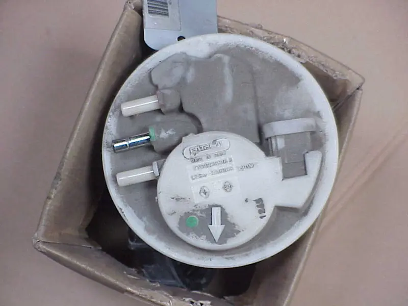 Pompe à essence électrique