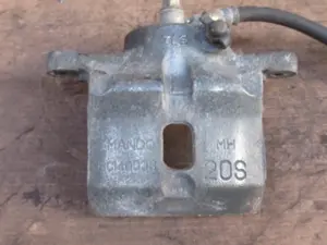 Bremszange vorne links