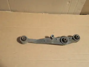 Bras de suspension arrière gauche