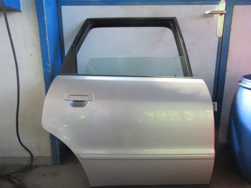 Porte arrière droite