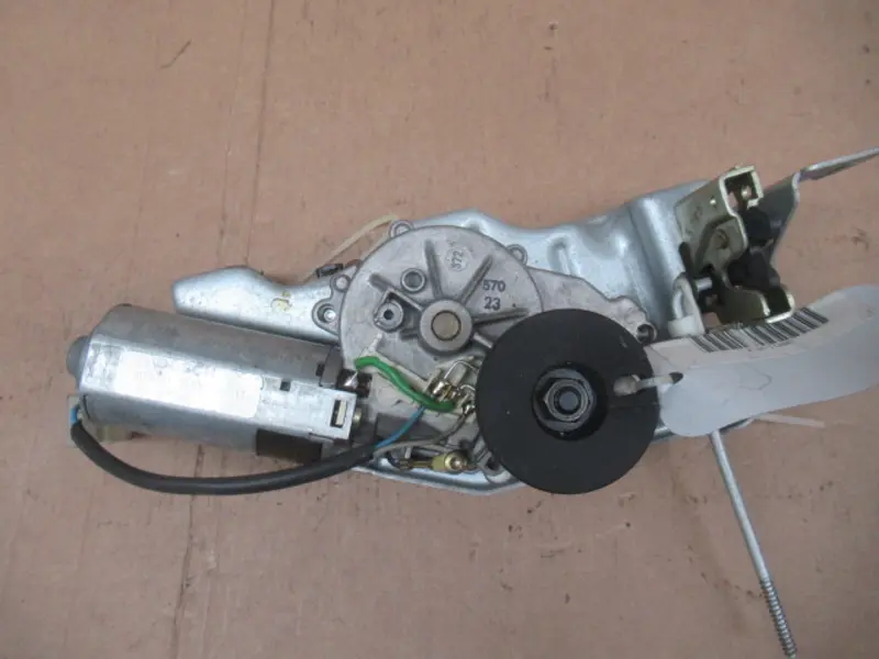 Moteur essuie-glace arrière