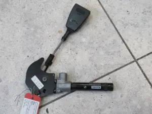 Prétensionneur avant