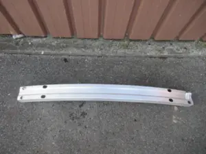 Stossstangenhalter vorne