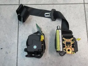 Prétensionneur avant