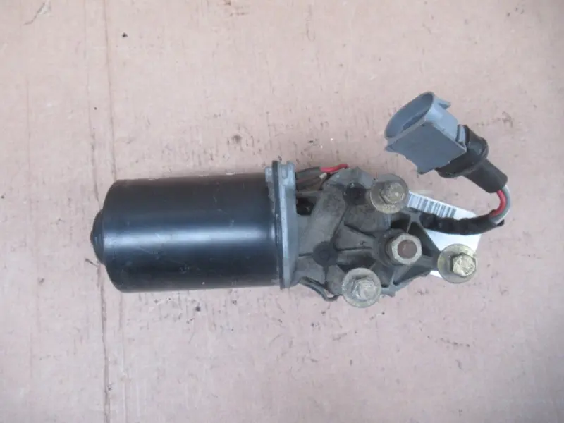Moteur essuie-glace avant