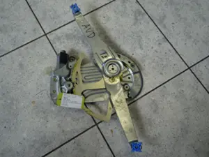 Lève-vitre avant droit