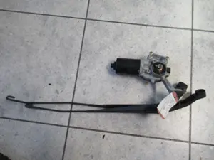 Wischermotor vorne