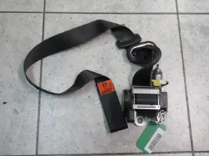 Gurtstraffer vorne
