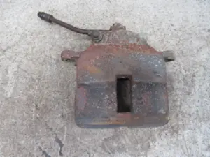 Étrier de frein avant droit