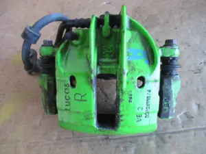 Étrier de frein avant droit