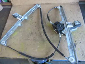 Lève-vitre avant gauche