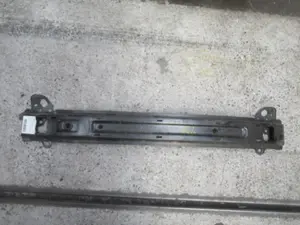 Stossstangenhalter vorne