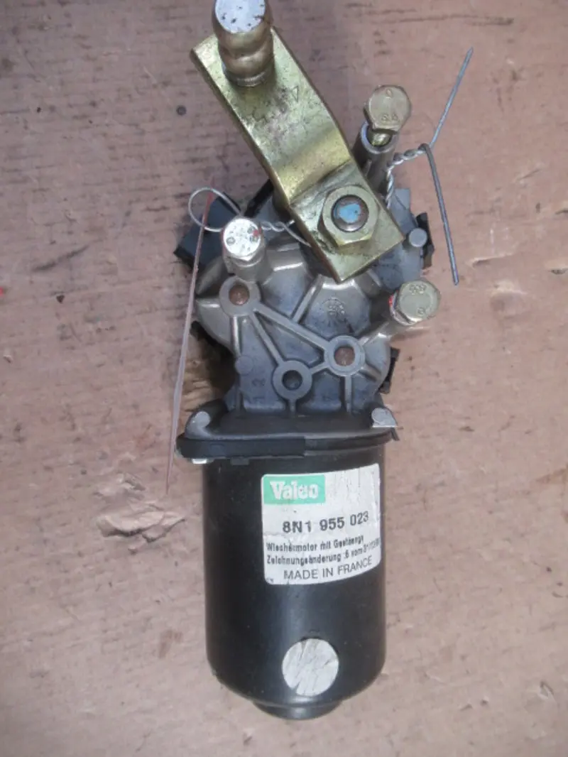 Moteur essuie-glace avant