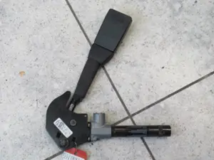 Prétensionneur avant