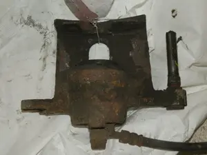 Bremszange vorne links