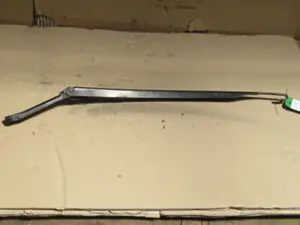 Wischerarm vorne rechts