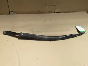 Wischerarm vorne links