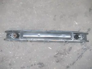 Stossstangenhalter vorne