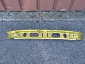 Stossstangenhalter vorne