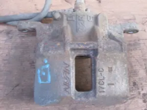 Bremszange vorne links