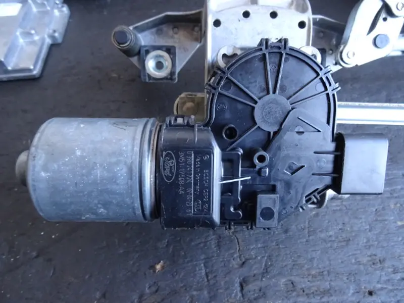 Wischermotor vorne