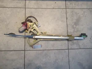 Fensterheber vorne links