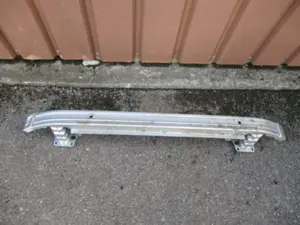 Stossstangenhalter vorne