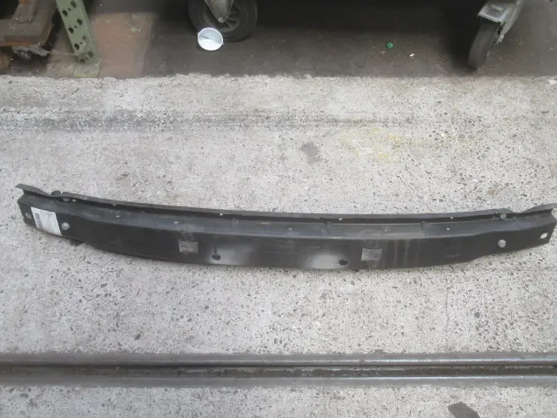 Stossstangenhalter vorne