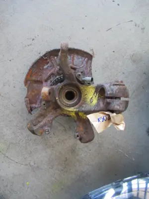 Achsschenkel vorne links