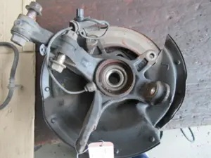 Achsschenkel vorne links