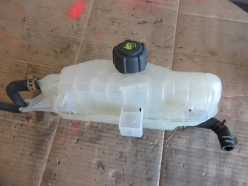 Réservoir d'eau compartiment moteur