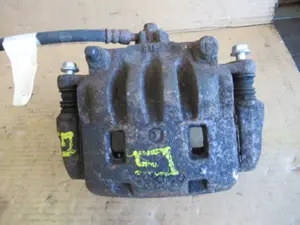 Étrier de frein avant gauche