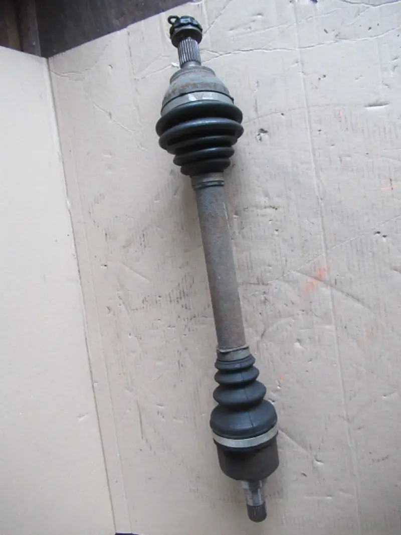 Arbre de transmission avant gauche