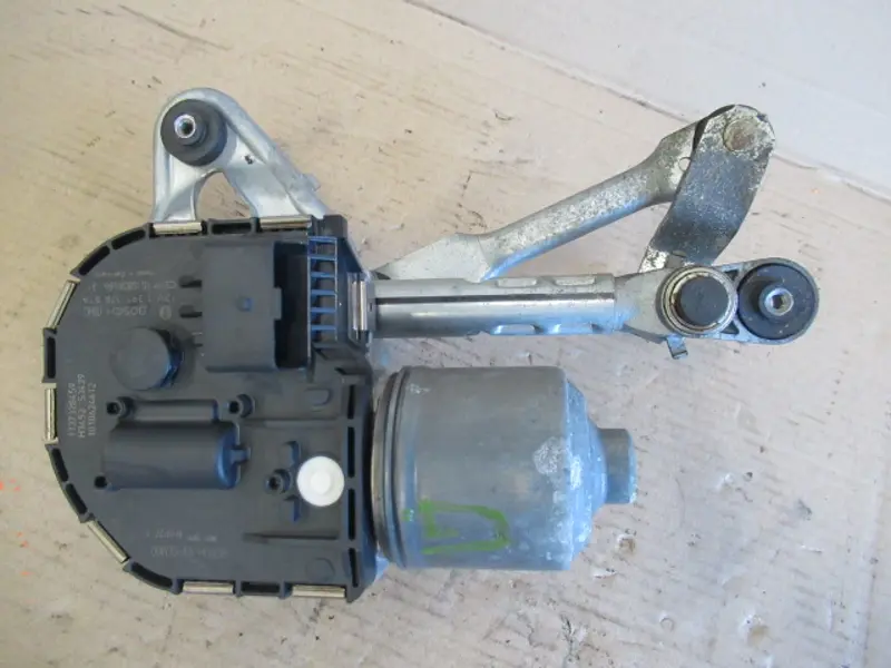 Wischermotor vorne