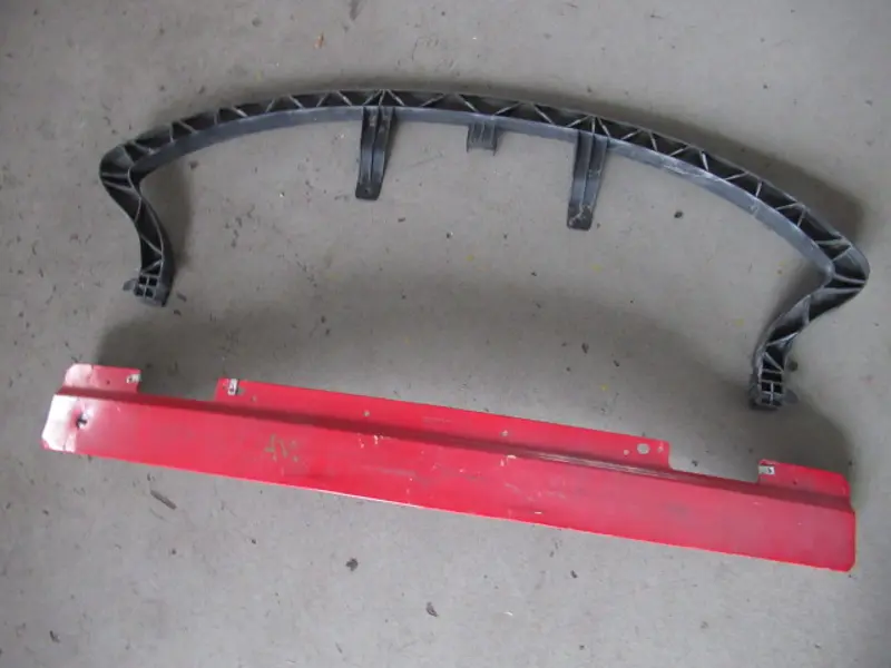 Stossstangenhalter vorne