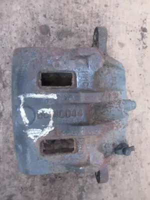 Étrier de frein avant gauche