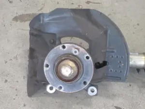 Achsschenkel vorne links