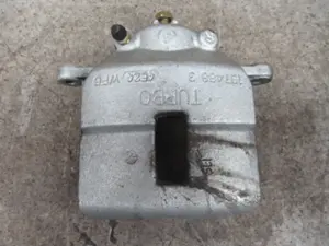 Étrier de frein avant droit