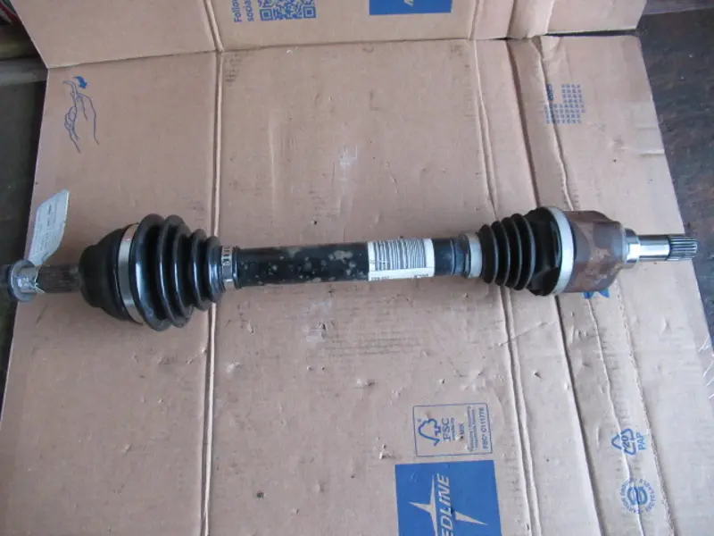 Arbre de transmission avant gauche