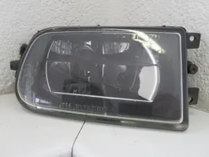 Feu antibrouillard avant gauche