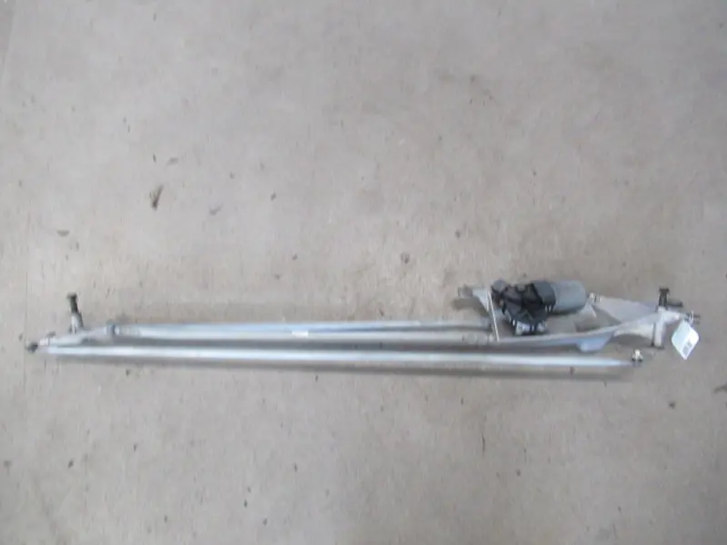 Moteur essuie-glace avant