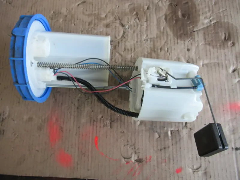 Pompe à essence électrique