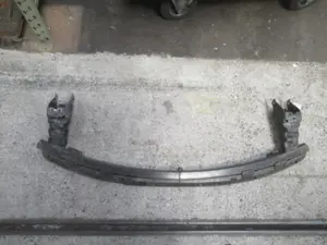 Stossstangenhalter vorne