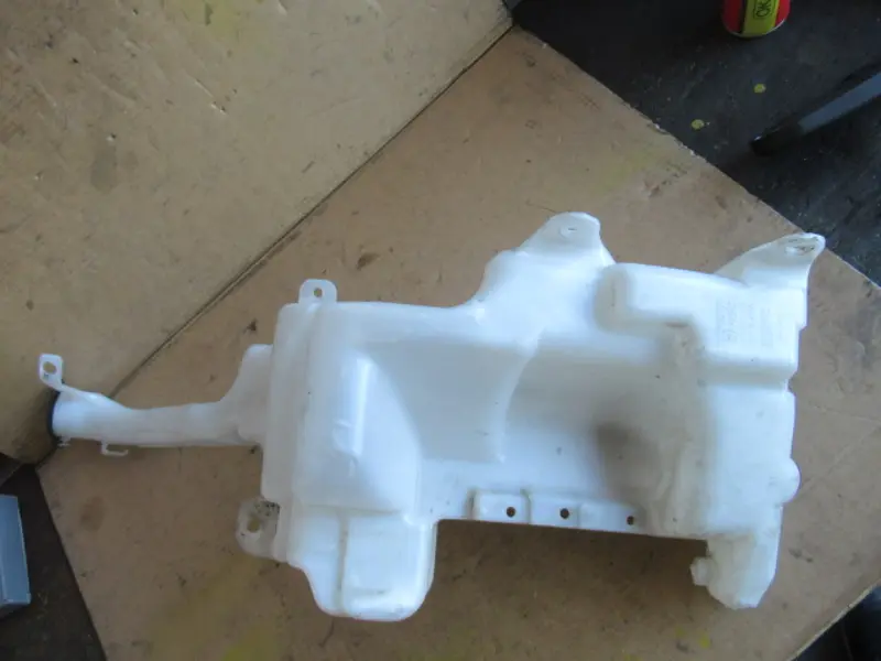 Réservoir d'eau compartiment moteur