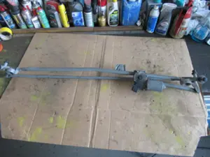 Moteur essuie-glace avant
