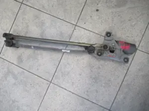 Moteur essuie-glace avant